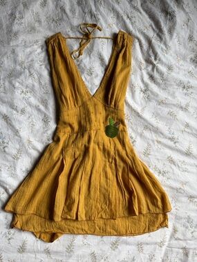 100% cotton Apple yellow top in great condition size small